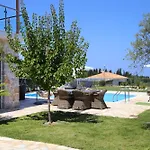Resort Goudis Luxury Lefkada Sea View & Private Pools Tsoukaladhes