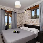 Resort Goudis Luxury Lefkada Sea View & Private Pools *
