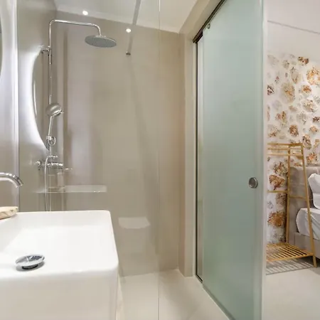 Goudis Luxury Lefkada Sea View & Private Pools אתר נופש *