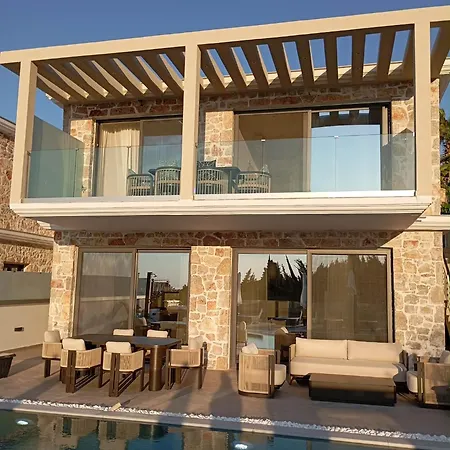 Здравен курорт Goudis Luxury Lefkada Sea View & Private Pools *